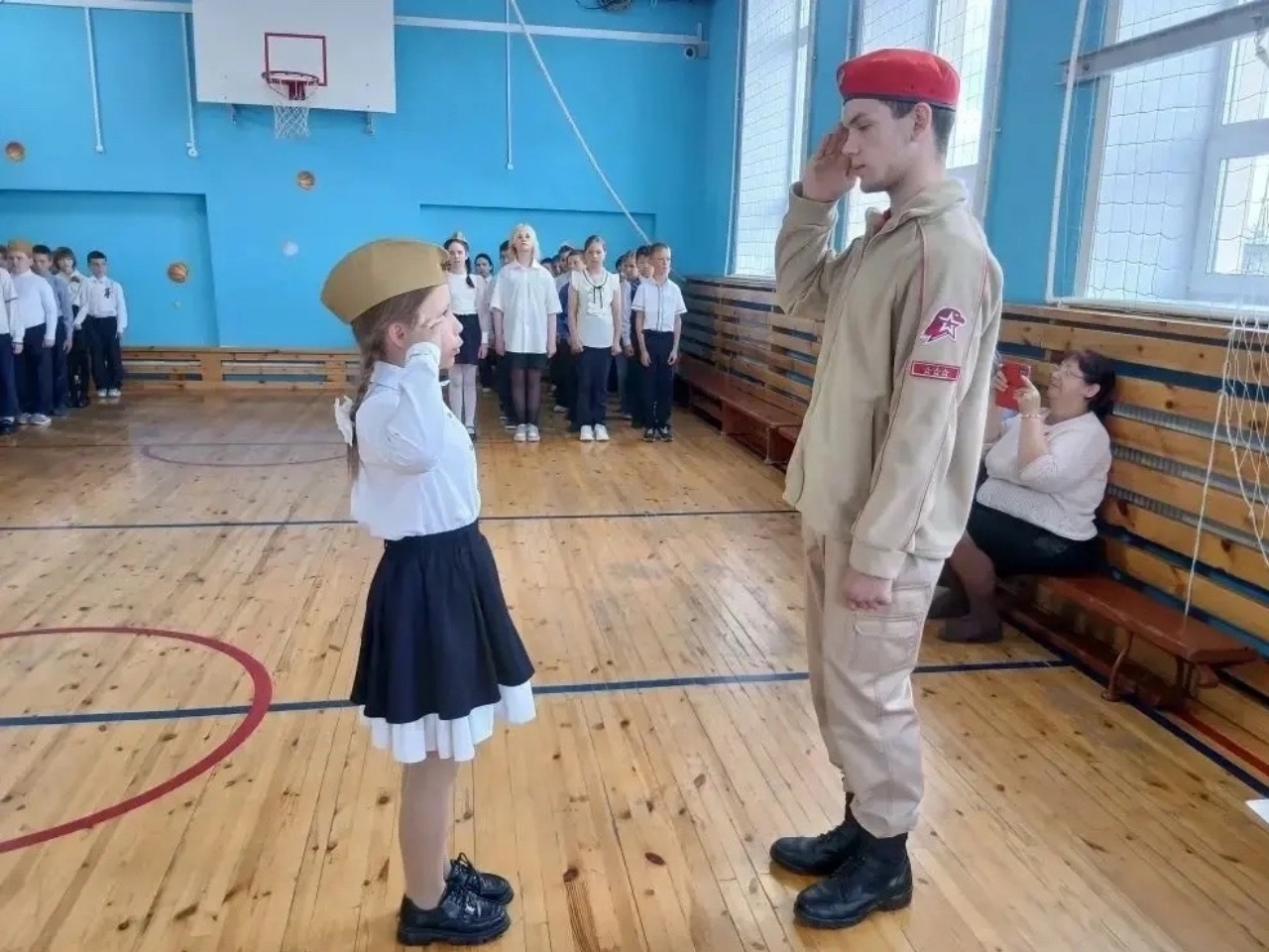 Конкурс песни и строя.