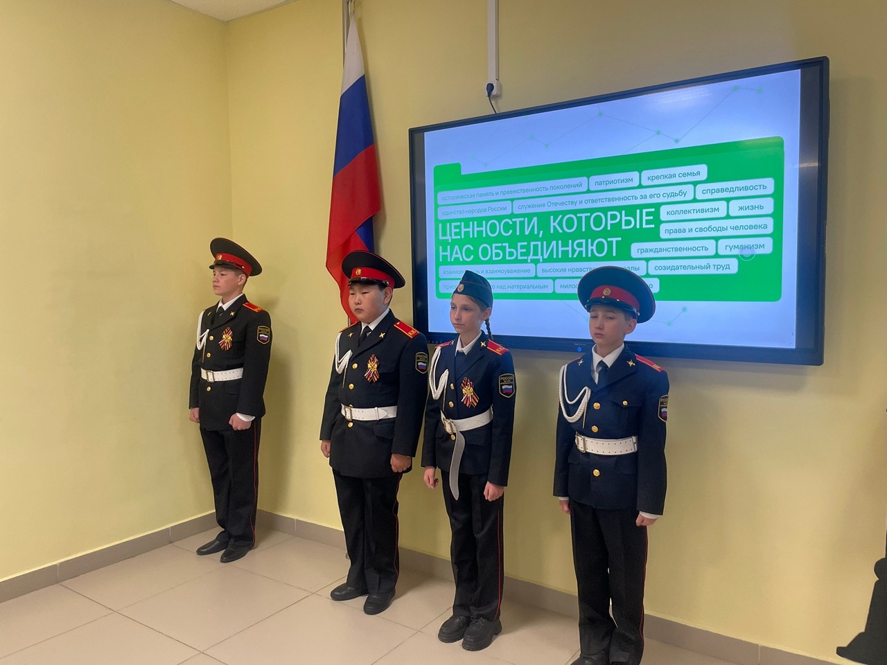 Торжественная линейка Торжественная линейка.